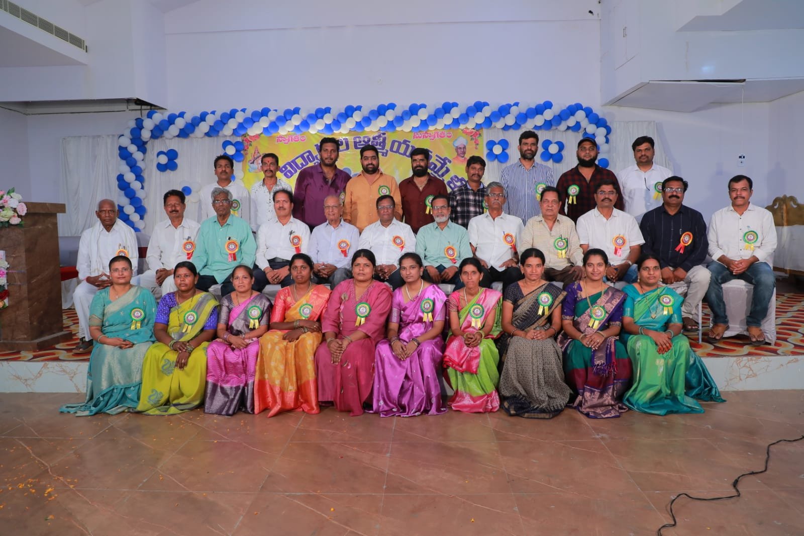 పూర్వ విద్యార్థుల ఆత్మీయ సమ్మేళనం ఘనంగా నిర్వహణ 