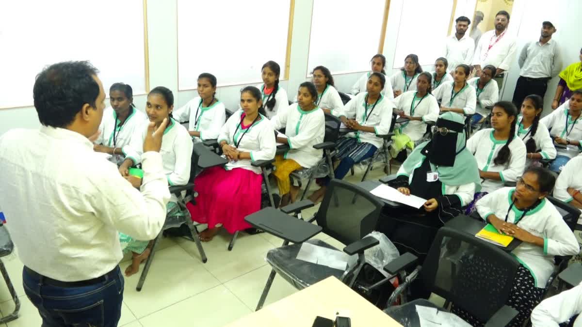 'యూనియన్‌ గ్రామీణ స్వయం ఉపాధి శిక్షణ కేంద్రం' : నిరుద్యోగుల పాలిట కల్పతరువు!