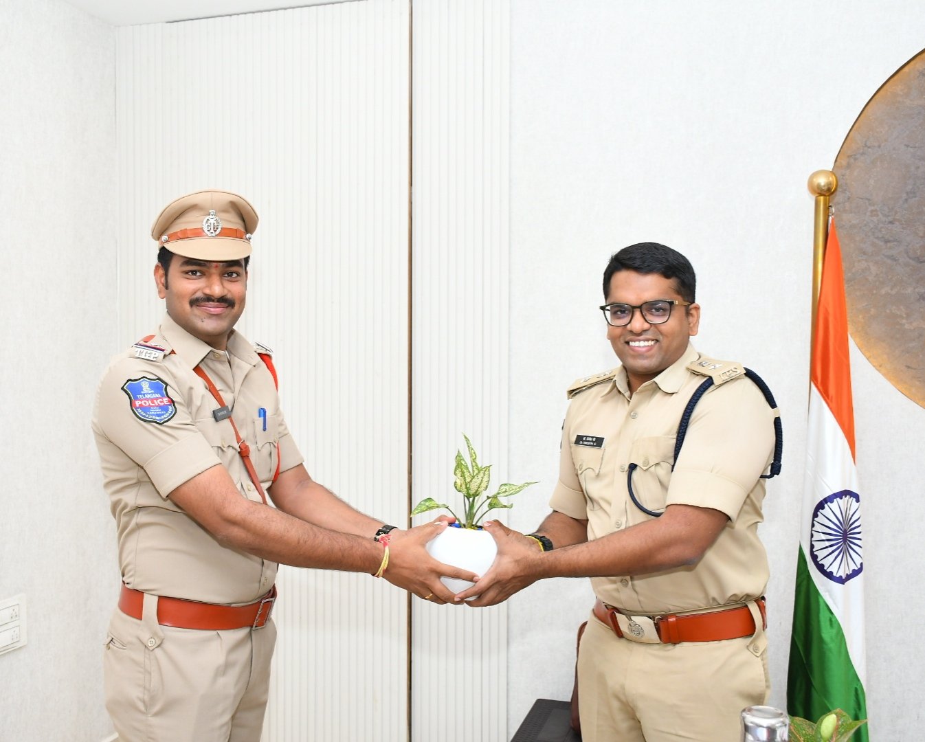 ప్రజలకు పారదర్శకంగా సేవలు అందించాలి
