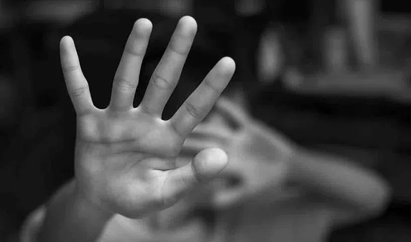  కీమోథెరపీతో వెంట్రుకలు ఊడిపోతే.. అమ్మాయిల ఉన్నావంటూ క్యాన్సర్ పేషెంట్‌పై ముగ్గురు పోలీసుల లైంగిక దాడి