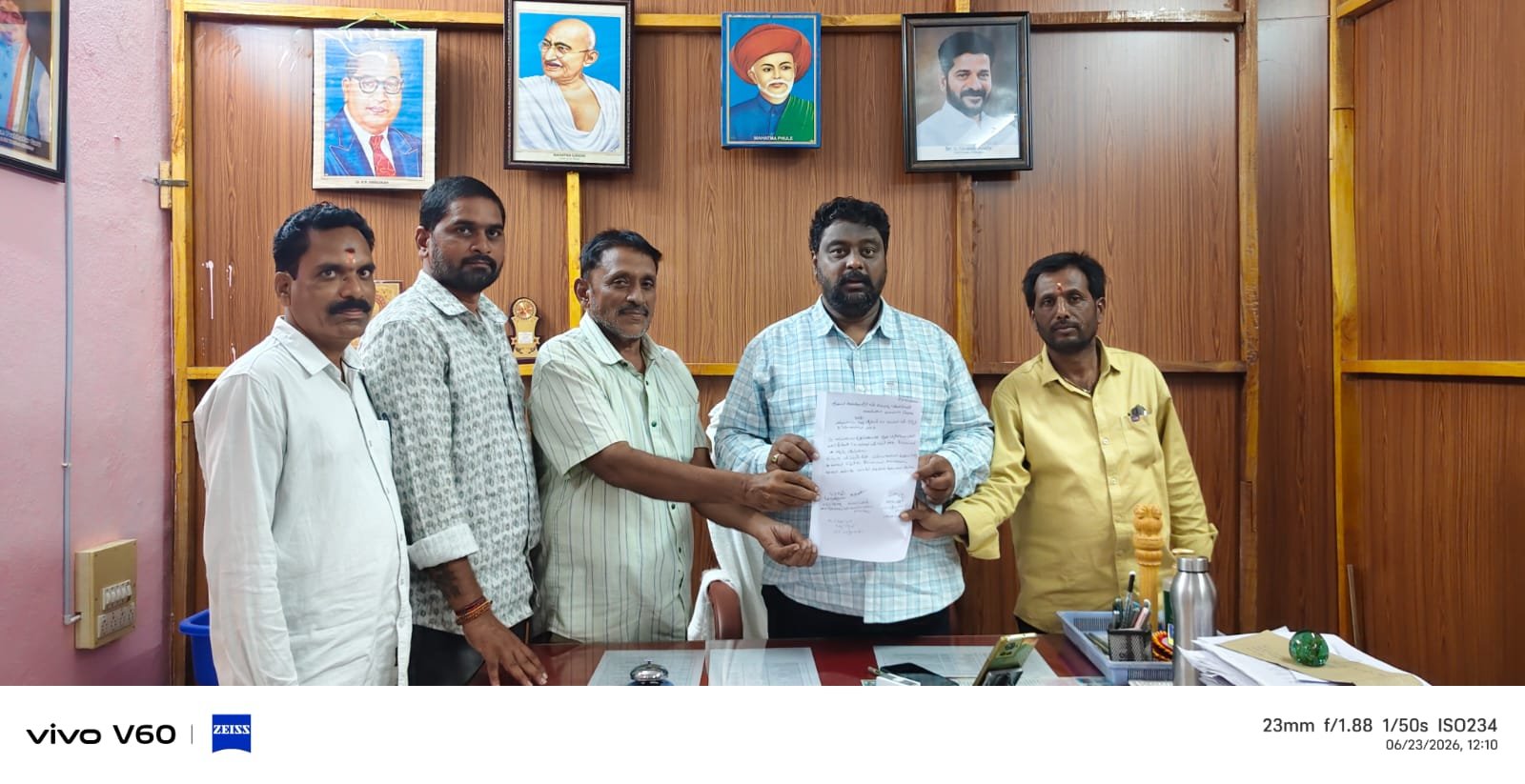 గతంలో బీసీ స్టడీ సర్కిల్ కు కేటాయించిన భూమిని బీసీ సంక్షేమ వసతిగృహాలకు కేటాయించాలని జిల్లా బీసీ సంక్షేమ అధికారికి బీసీ సంఘాల పక్షాన విజ్ఞప్తి.   