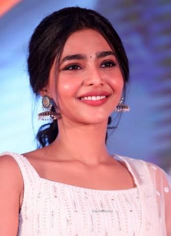 ఆయనతో మళ్లీ నటిస్తే ట్రోలింగ్ మొదలవుతుంది : ఐశ్వర్య లక్ష్మి